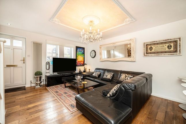 3, Codling Close, London photo 3