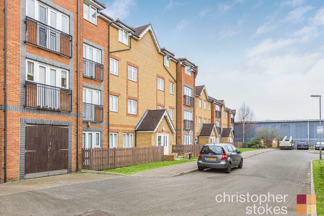 Flat for sale in Foundry Gate, Waltham Cross, Hertfordshire