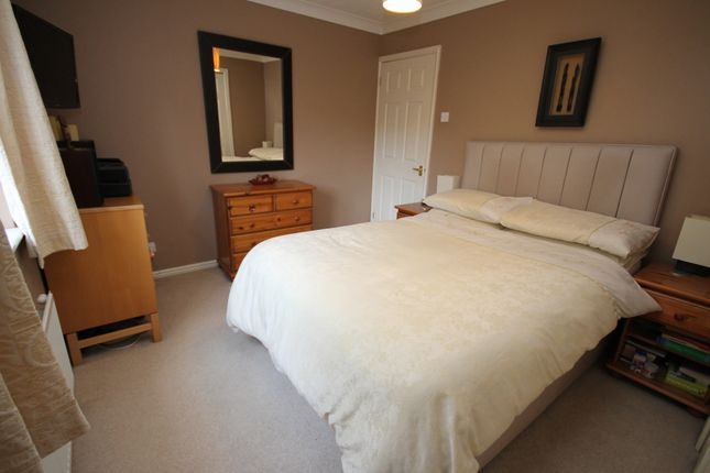 8 Shaftsbury Green, Harley Warren, Worcester photo 4