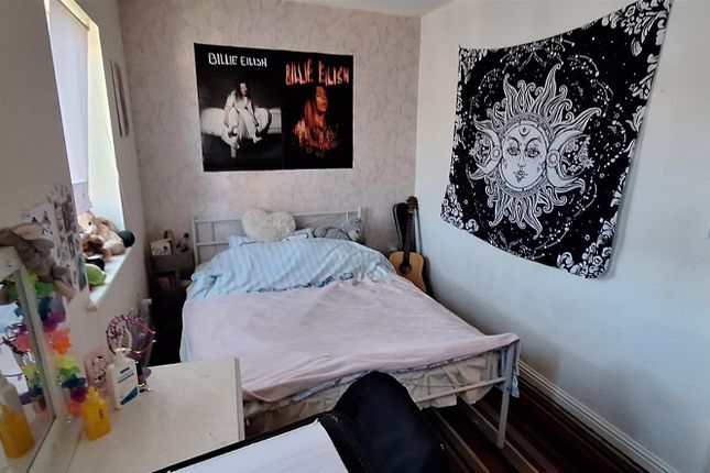 21, The Catkins, Peterborough photo 4