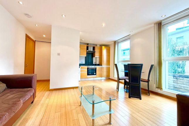 8, Helion Court, London photo 4