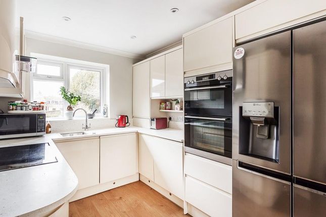 6, Minchin Close, Leatherhead photo 4