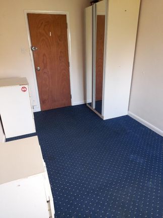 3 The Flat, Liphook Road, Lindford photo 2