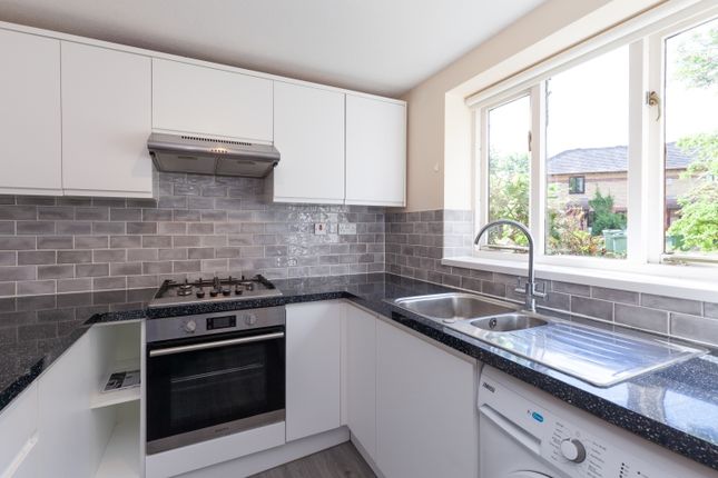 Shared accommodation to rent in Ablett Close, Oxford
