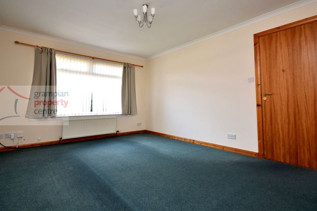 9 Russell Place, Elgin photo 3