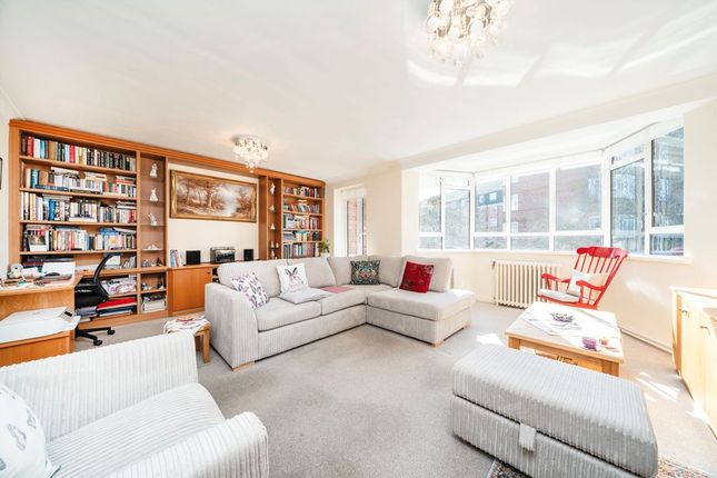 Flat 3, Goodwood House, Heathfield Terrace, London photo 2