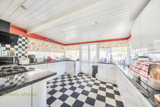 13, Cypress Road, London photo 3