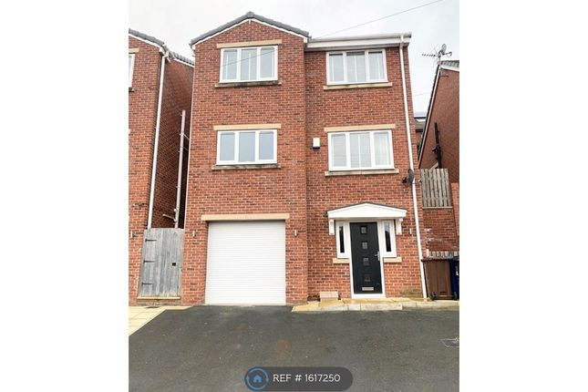Thumbnail Detached house to rent in Worsbrough Road, Blacker Hill, Barnsley