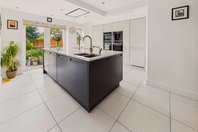 15, Clos Brynderi, Rhiwbina photo 2