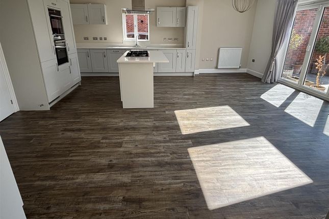 Open Plan Living/Dining Kitchen