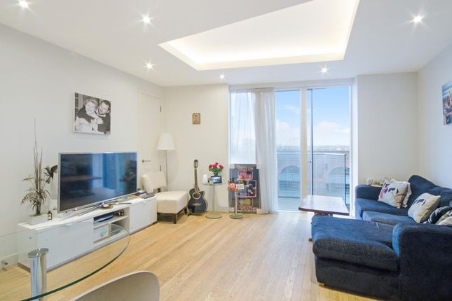 Thumbnail Flat to rent in Park Vista Tower, 21 Wapping Lane
