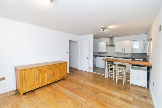 Flat 9, Perham House, 85-87, Hill Lane, Hampshire photo 4