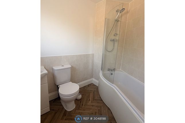 Flat   Finkle Street, Cottingham photo 3