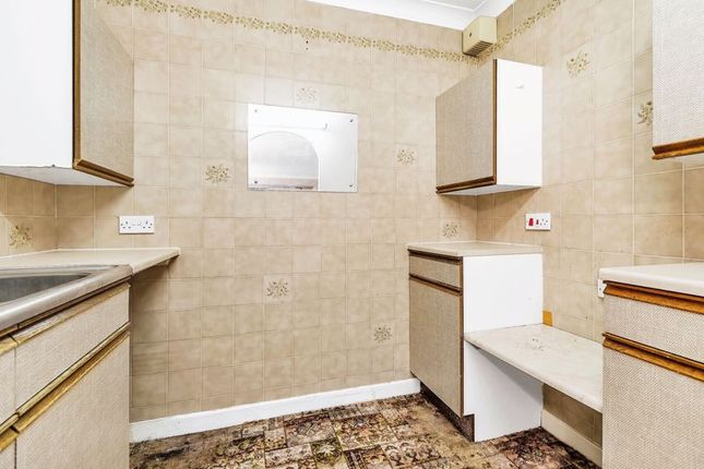 Flat for sale in Homecrest House, Scarborough