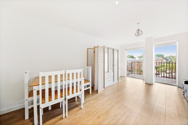 Paxton House, 9 Cargreen Road, London photo 4