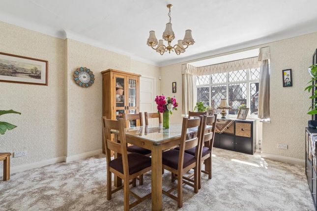35, Harlyn Drive, Pinner photo 4