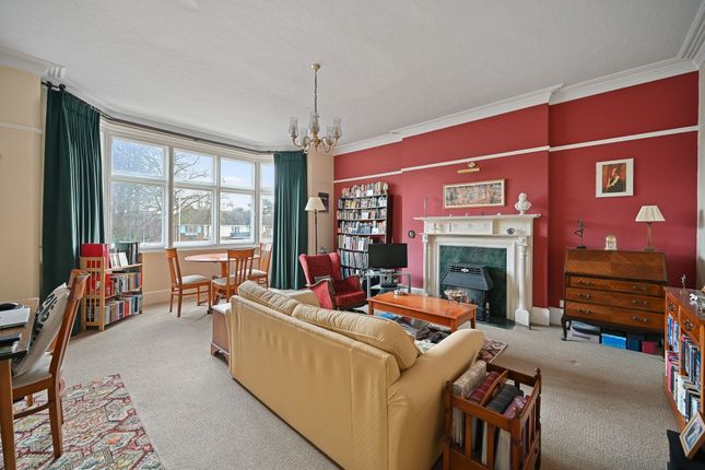 Thumbnail Flat for sale in Worcester Road, Davington Court
