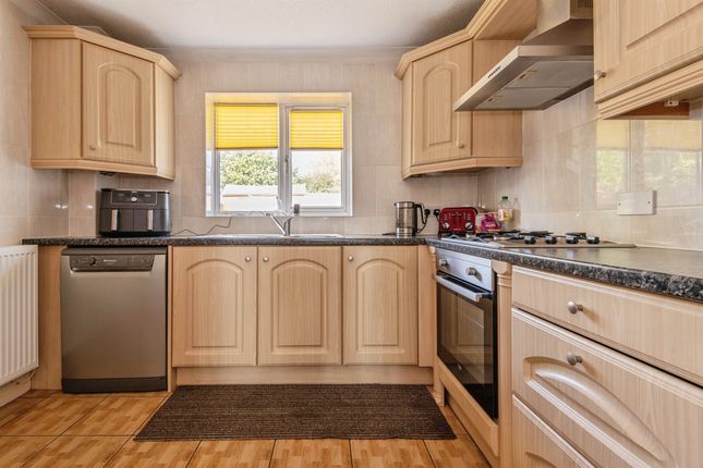 19, Torridge Mead, Taunton photo 4