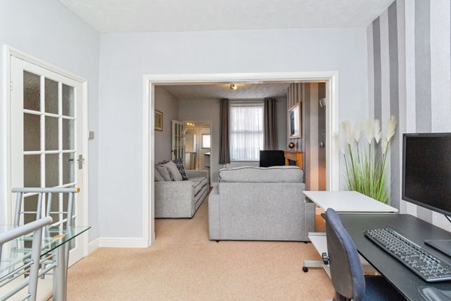 8, George Street, Stafford photo 4