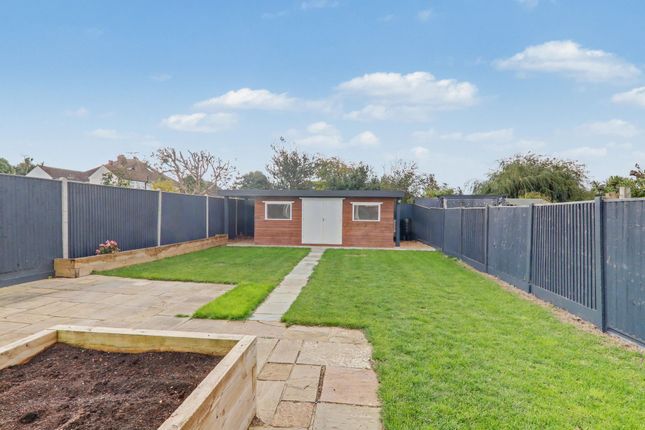 27 Brook Barn Way, Worthing photo 2