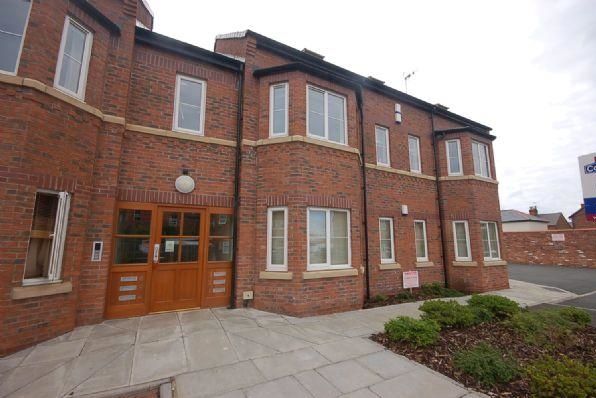 Thumbnail Flat to rent in Tarvin Road, Great Boughton, Chester