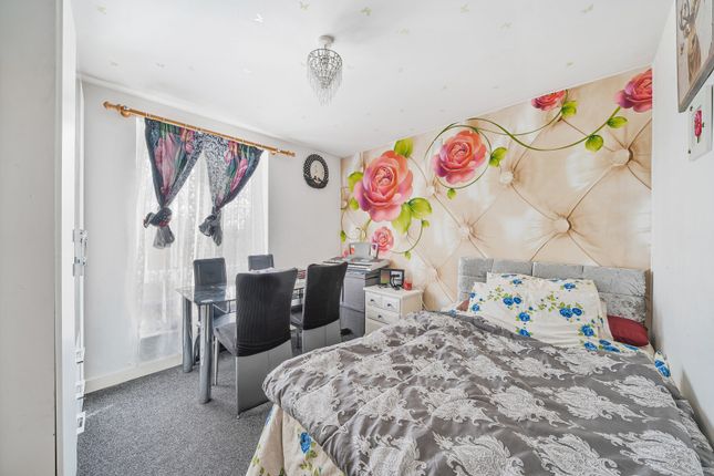 Flat for sale in Esquiline Lane, Mitcham
