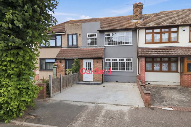 33 Woodcote Avenue, Hornchurch photo 2