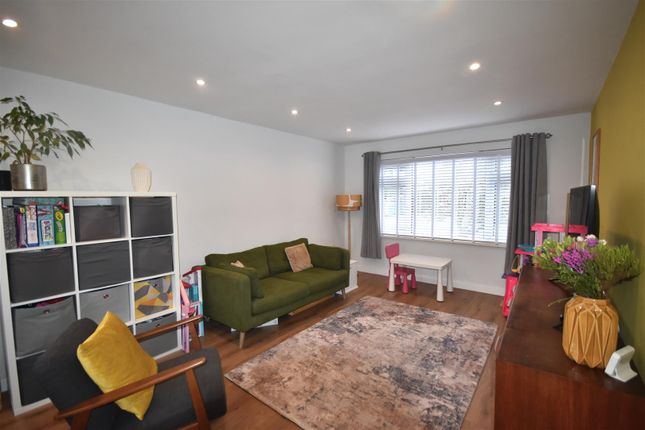 7, Roseacres, Goole photo 2