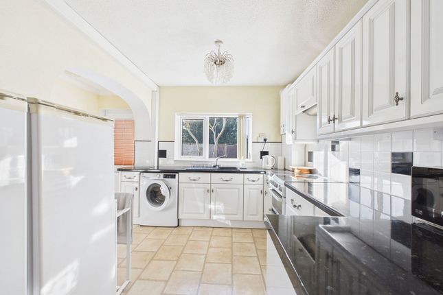 6, Chapel Hill Close, Margate photo 4