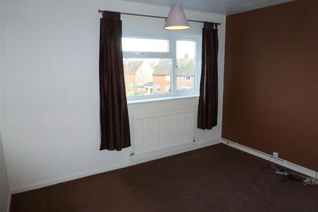 Flat to rent in Priory Crescent, Aylesbury