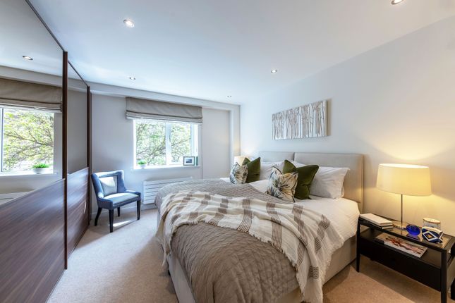 Flat 8, Tarnbrook Court, Holbein Place, London photo 4
