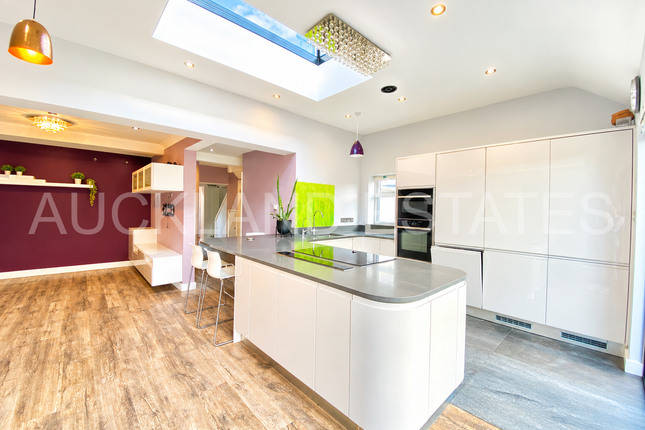 172, Dugdale Hill Lane, Potters Bar photo 2