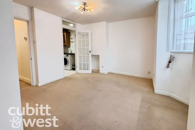 Flat 1 Raffles Court, 28-30, Elphinstone Road, Southsea photo 3