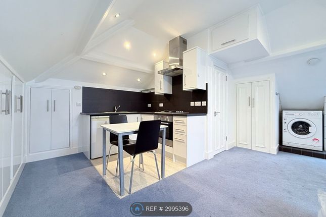 Studio flat on Flat, Dartmouth Road, London, £1,450/mo