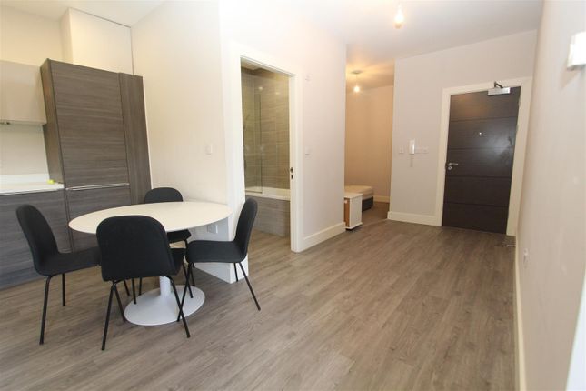 8 Park House Pudsey, Pudsey photo 4