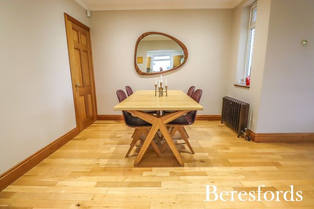 63, Newbury Gardens, Upminster photo 4
