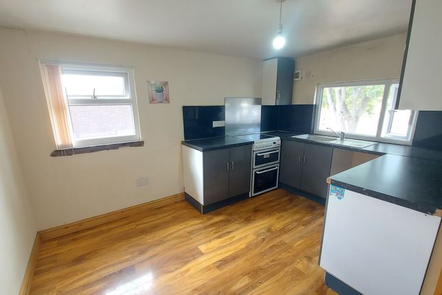 Flat 2 31 Lumb Lane, Bradford photo 3