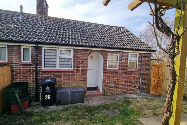 Bungalow to rent in Second Avenue, Walton On The Naze