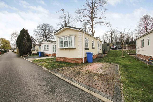 Thumbnail Mobile/park home for sale in Main Road, Willows Riverside Park, Windsor