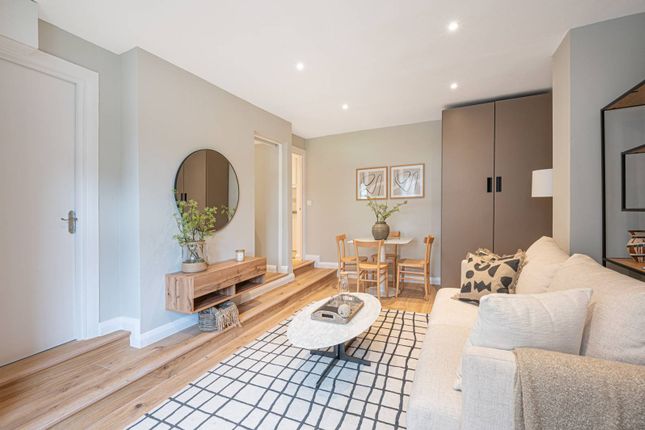 Flat for sale in Canfield Gardens, South Hampstead, London