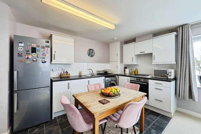 16 King George Crescent, Wembley photo 2