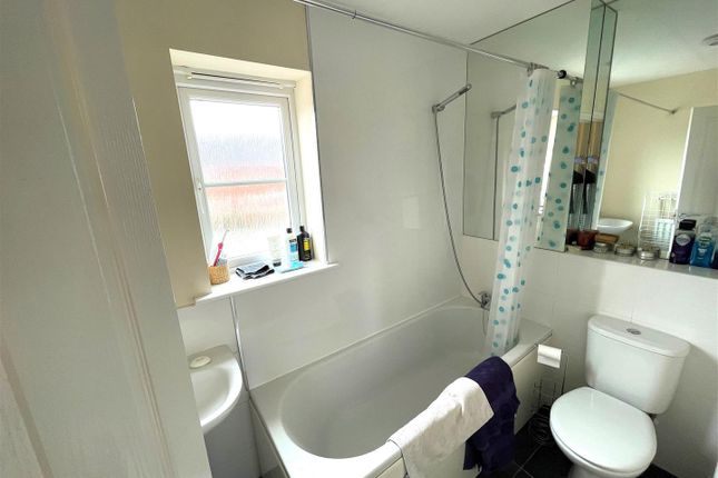 Bathroom.Jpg