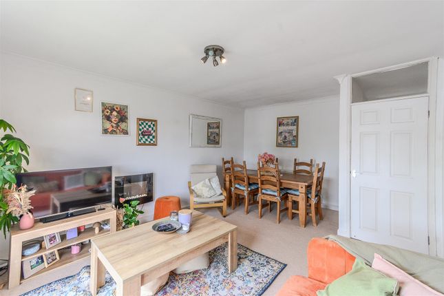 5, Howard Court, Pontypridd Road, Barry photo 2