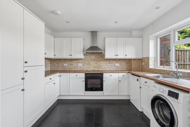 14 Peters Close, Great Missenden photo 2