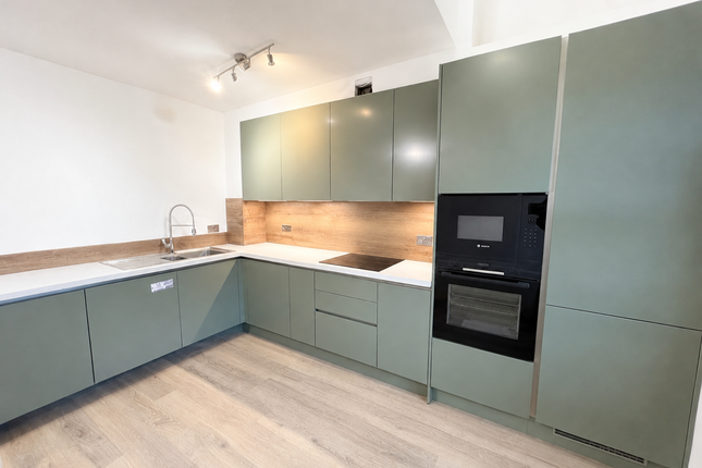 25 Percy Road, London photo 3