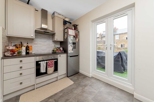 Flat to rent in Iverson Road, London