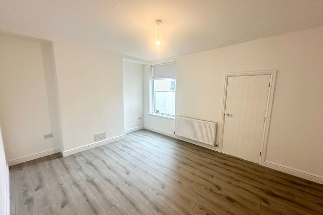6, Castan Road, Pontyclun photo 5