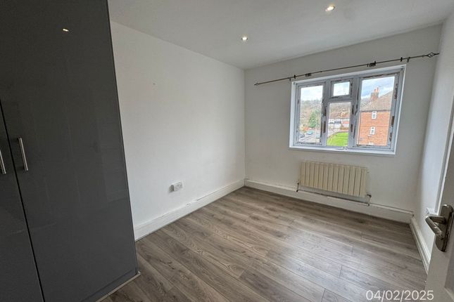 4a, Fullwell Avenue, Ilford photo 3
