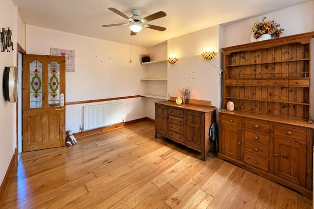 8, Coleshill Street, Holywell photo 4