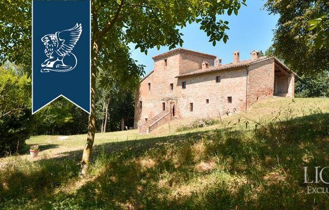 Thumbnail Country house for sale in Urbino, Pesaro, Marche